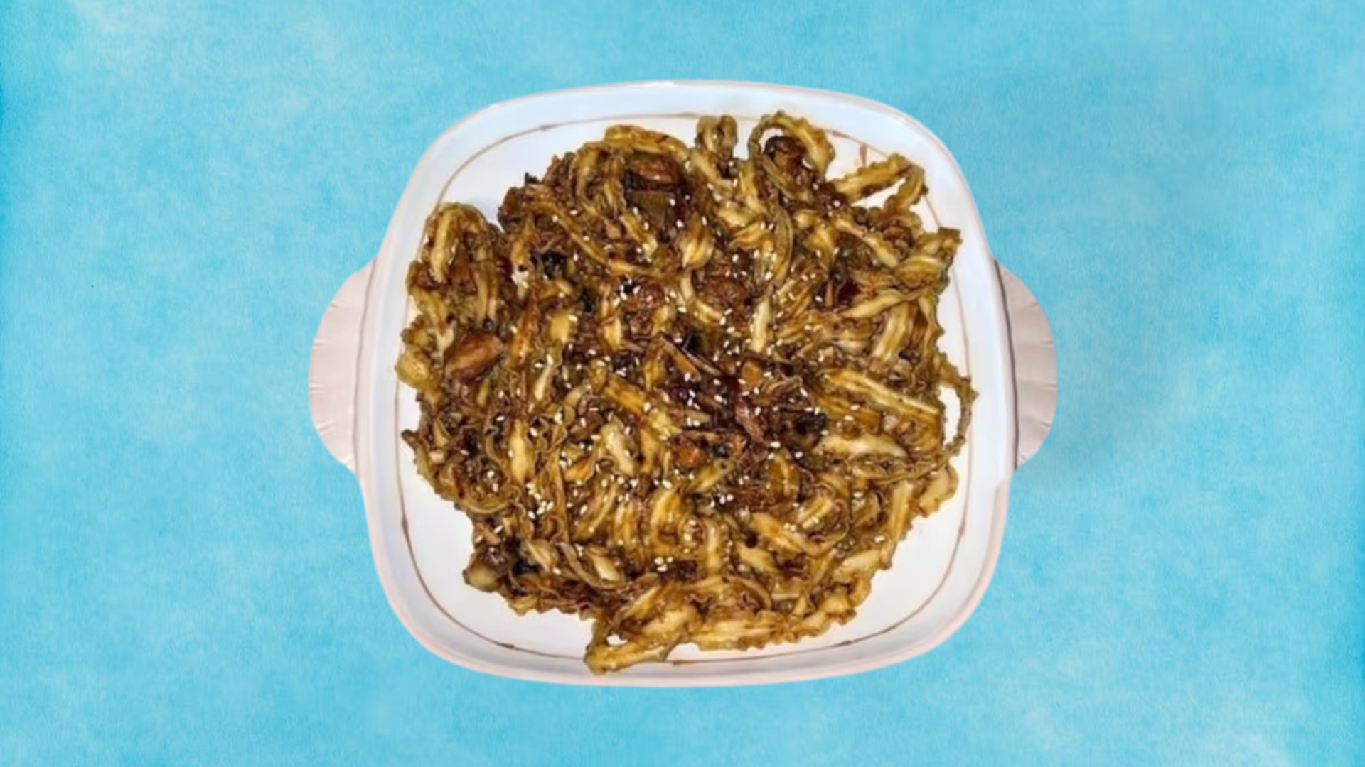 台湾炸酱面 / Tajvani zhajiang tészta 🌶️ 3100 HUF (Tajvani kézzel vágott tészta, szojabab paszta szósszal és párolt-tepett sertéshússal, az élmény telt és mély – enyhén csípős, de nem erős.)